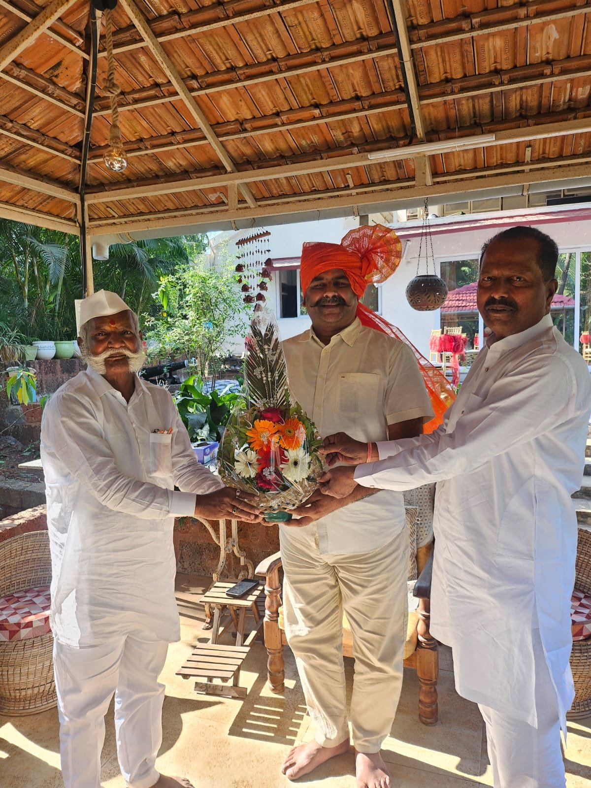 Dr. Ravindra Appa Jnyaneshwar Yelwande receiving Asia Book of Records Grand Master honor for philanthropy