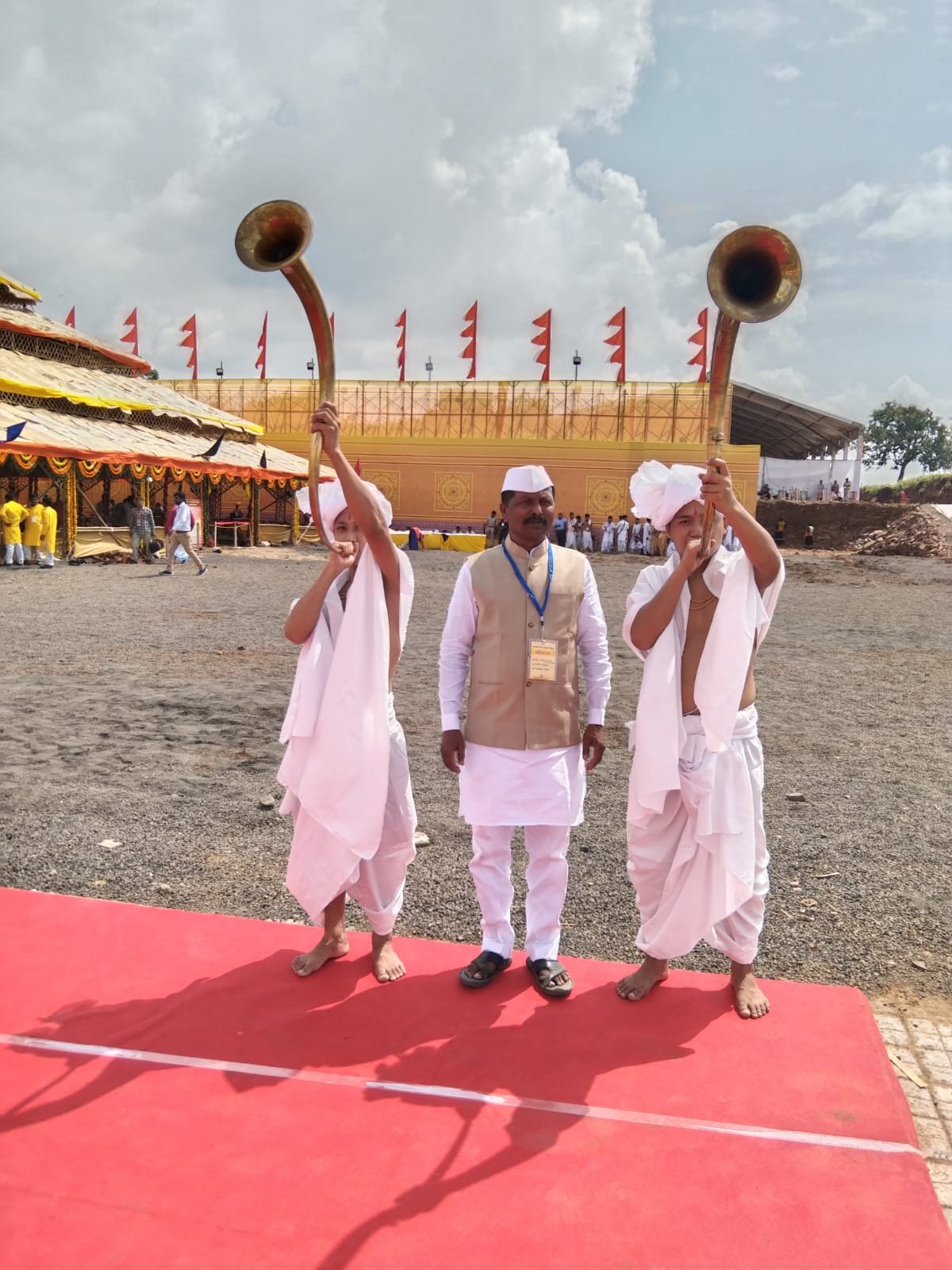 Dr. Ravindra Appa Jnyaneshwar Yelwande receiving Asia Book of Records Grand Master honor for philanthropy